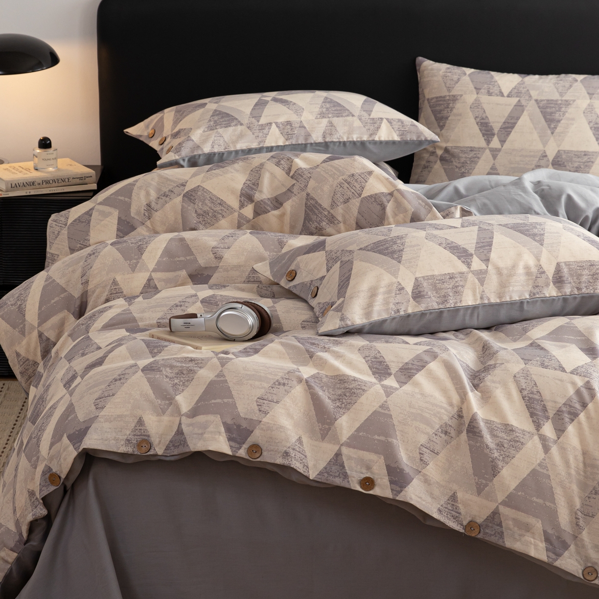 91家纺网 家纺一手货源 找家纺 简宜家居（朝初家纺） 2026新款棉麻四件套-条纹格子系列 几何灰调