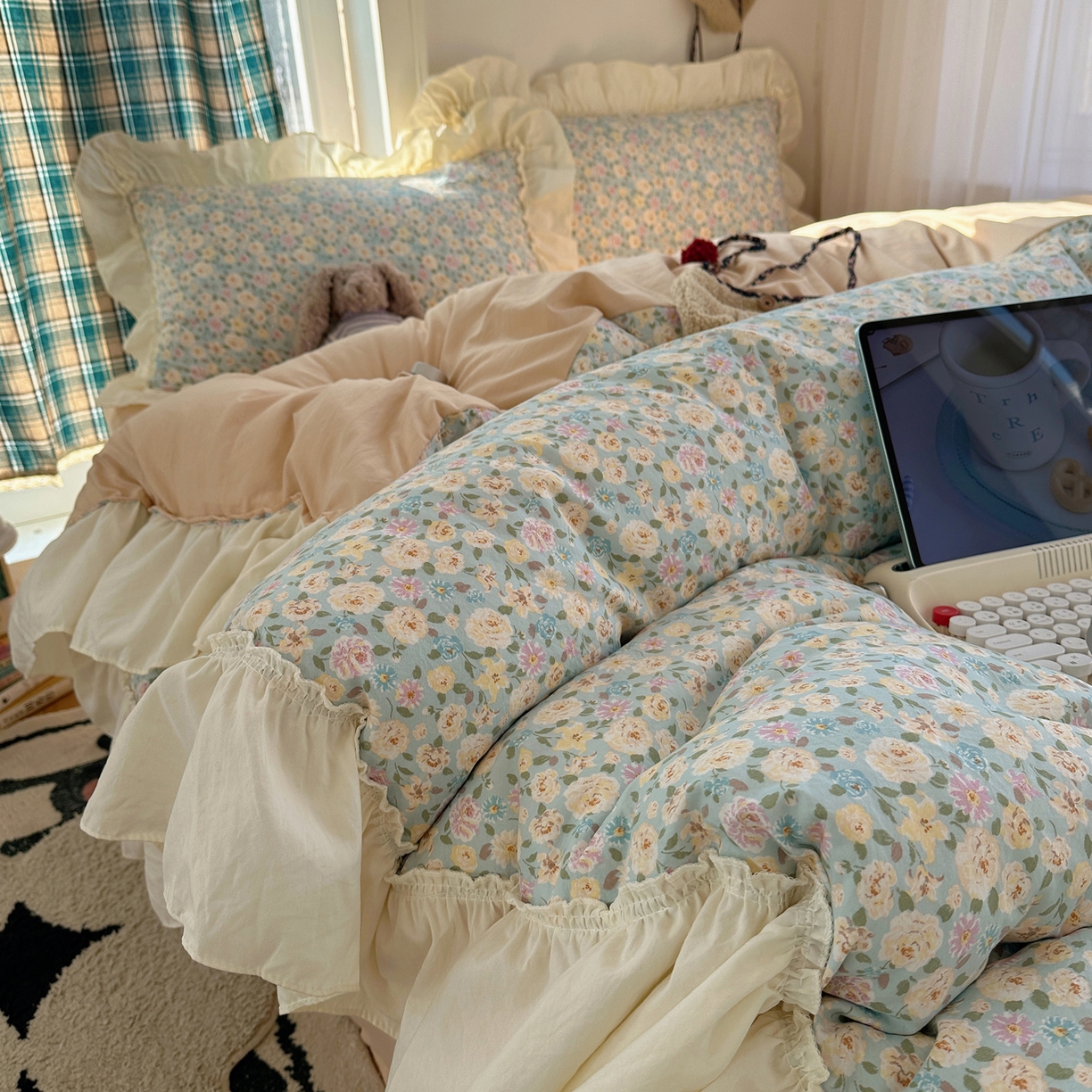 91家纺网 家纺一手货源 找家纺 顾里家纺 2026新款春日碎花大花边云感棉四件套（床笠属于定制 后期不予退换） 花海