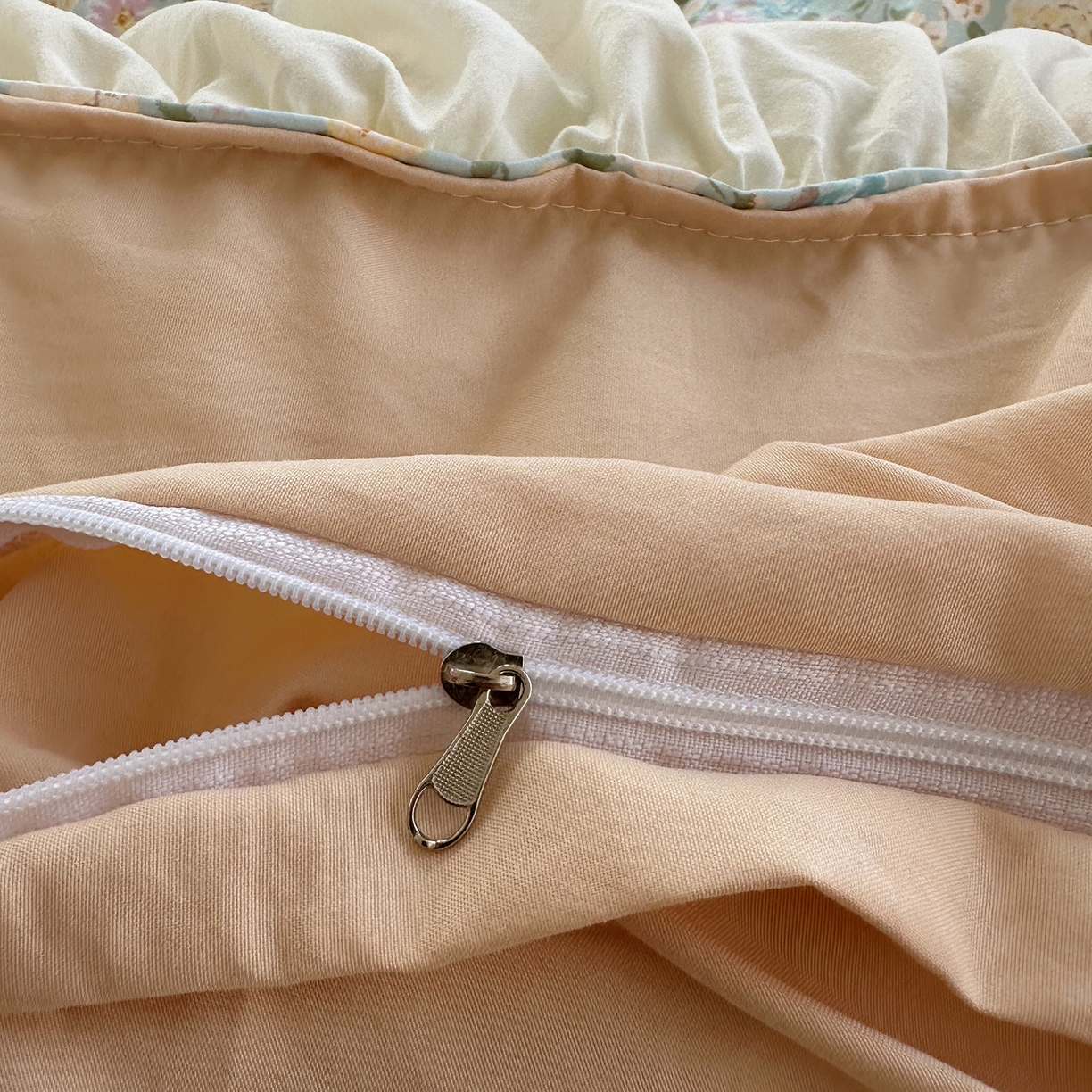 91家纺网 家纺一手货源 找家纺 顾里家纺 2026新款春日碎花大花边云感棉四件套（床笠属于定制 后期不予退换） 花海