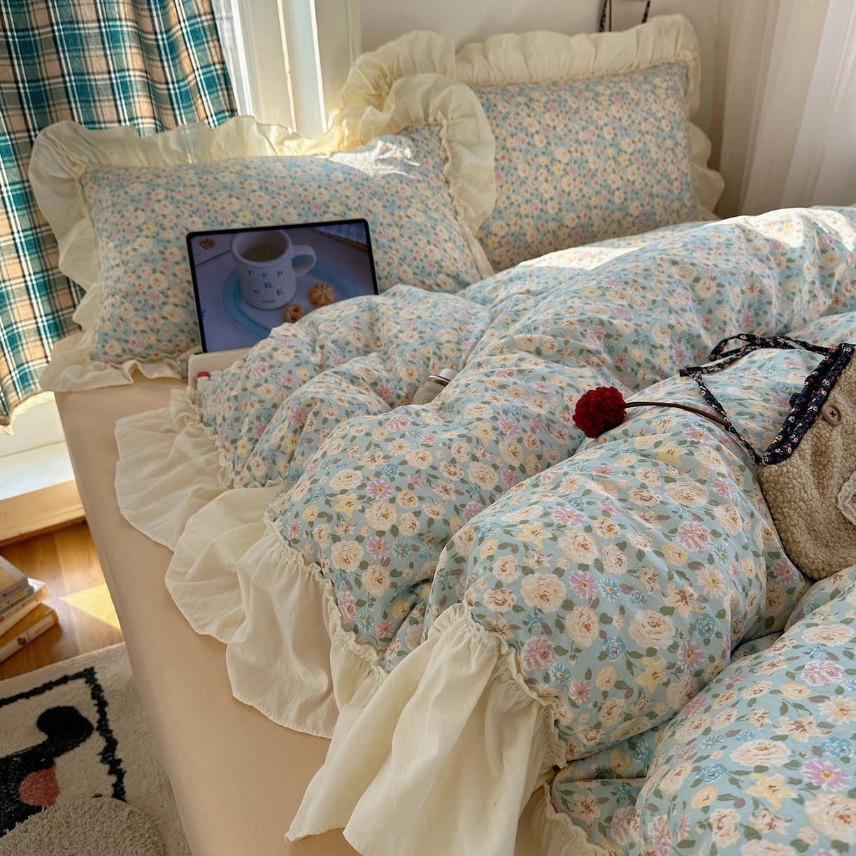 91家纺网 家纺一手货源 找家纺 顾里家纺 2026新款春日碎花大花边云感棉四件套（床笠属于定制 后期不予退换） 花海