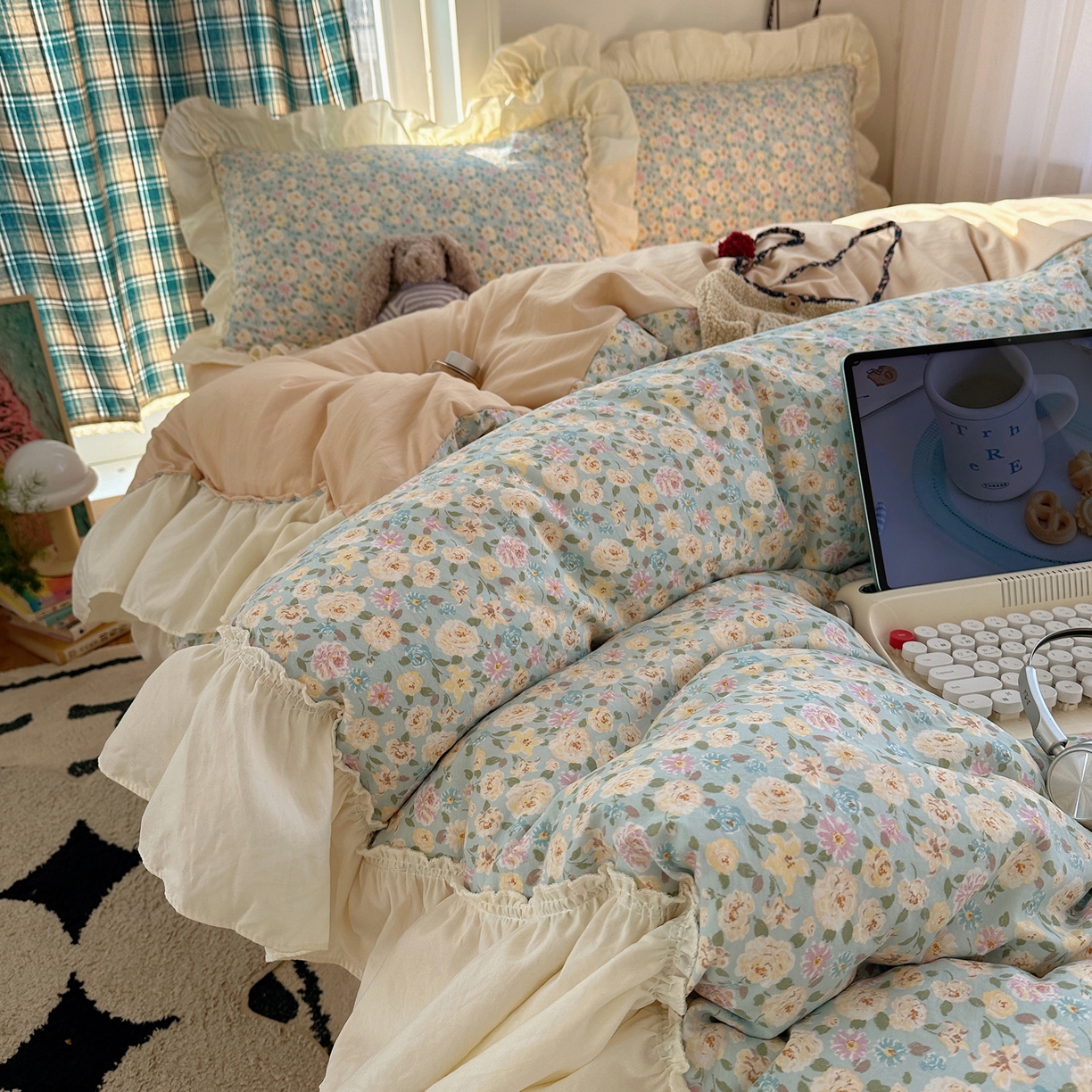 91家纺网 家纺一手货源 找家纺 顾里家纺 2026新款春日碎花大花边云感棉四件套（床笠属于定制 后期不予退换） 花海