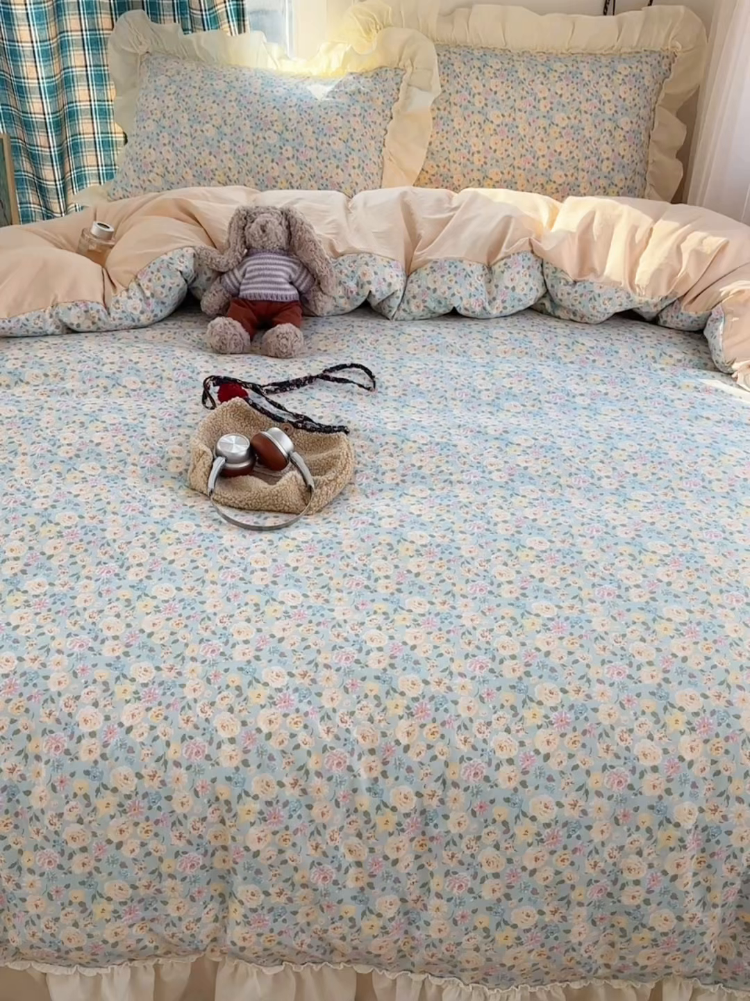 91家纺网 家纺一手货源 找家纺 顾里家纺 2026新款春日碎花大花边云感棉四件套（床笠属于定制 后期不予退换） 花海