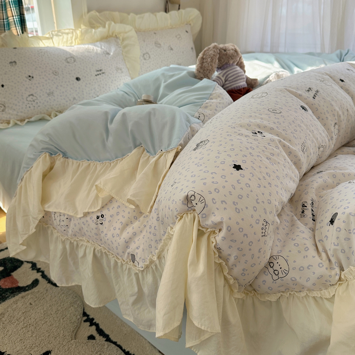 91家纺网 家纺一手货源 找家纺 顾里家纺 2026新款春日碎花大花边云感棉四件套（床笠属于定制 后期不予退换） 蓝豹小猫