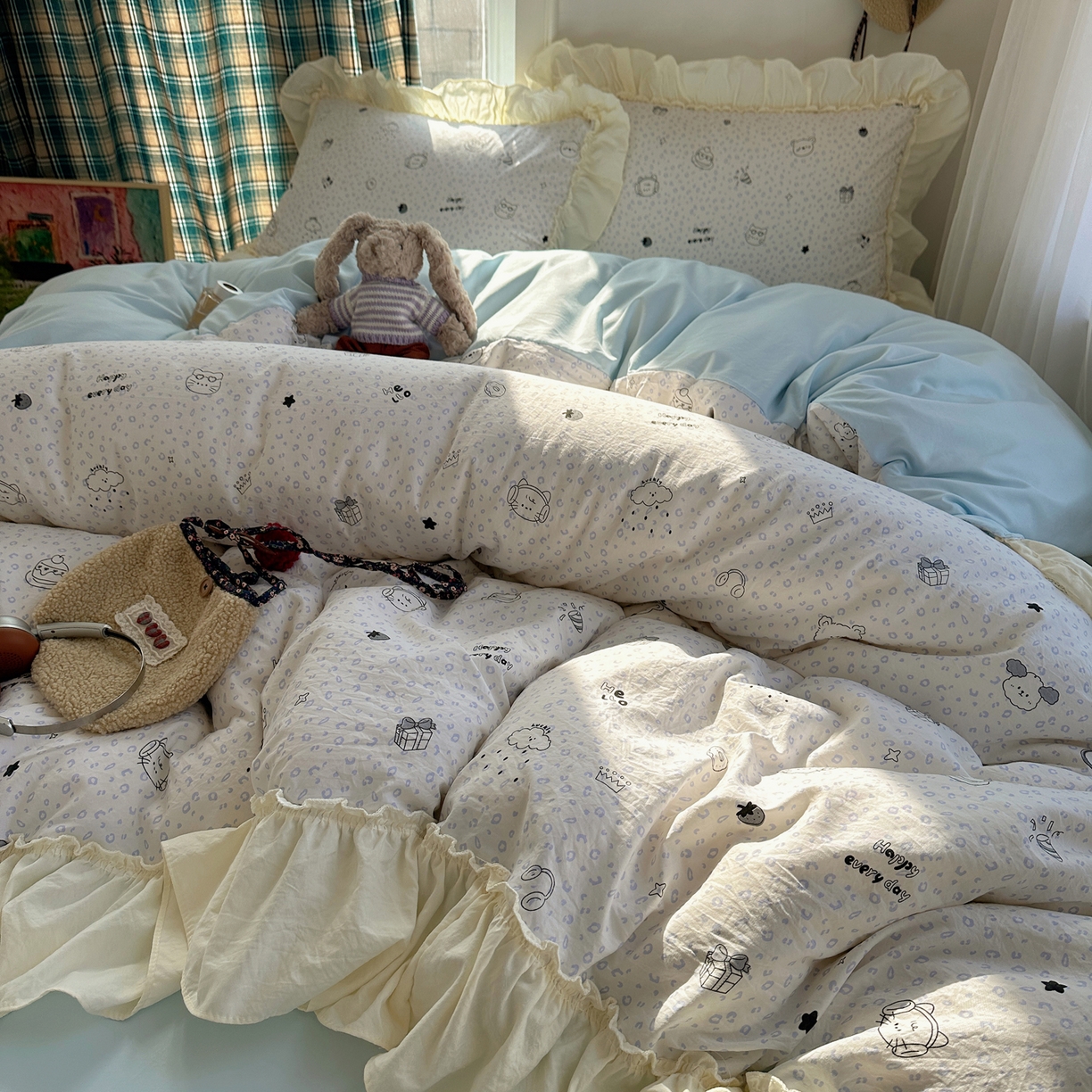 91家纺网 家纺一手货源 找家纺 顾里家纺 2026新款春日碎花大花边云感棉四件套（床笠属于定制 后期不予退换） 蓝豹小猫