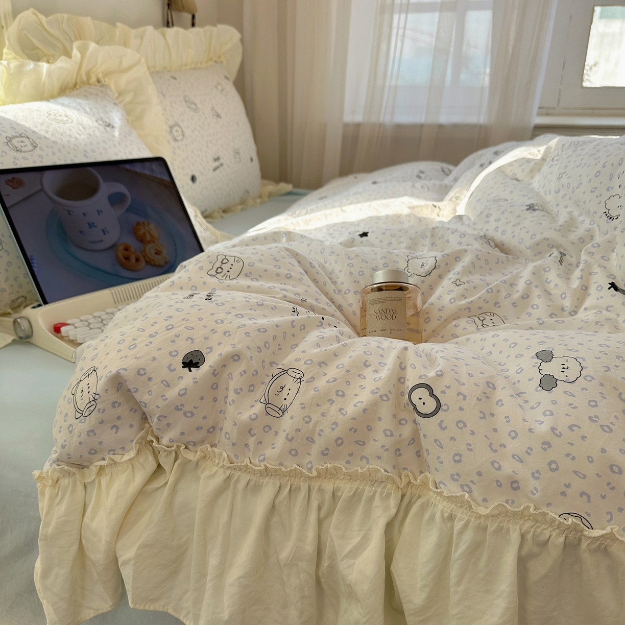 91家纺网 家纺一手货源 找家纺 顾里家纺 2026新款春日碎花大花边云感棉四件套（床笠属于定制 后期不予退换） 蓝豹小猫