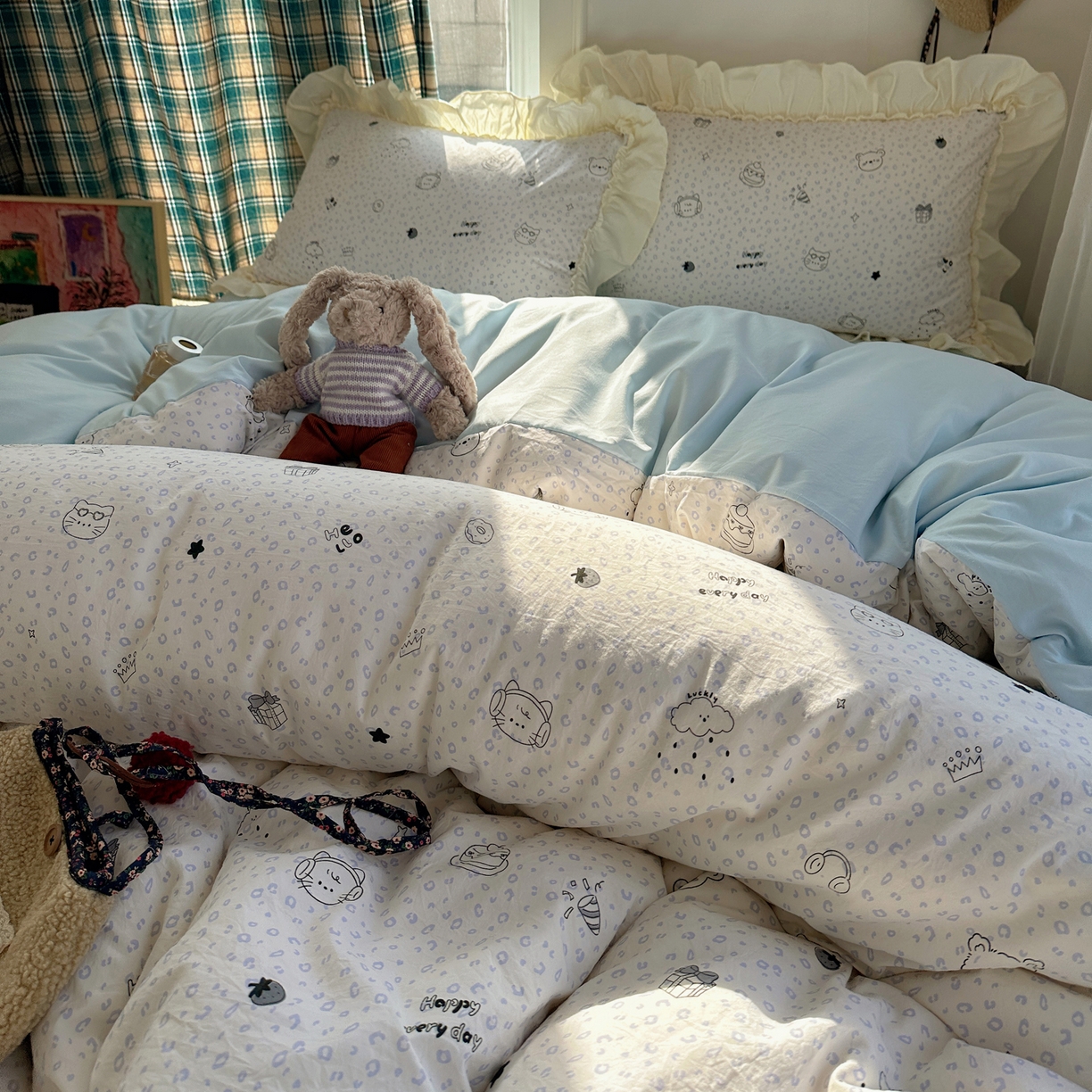 91家纺网 家纺一手货源 找家纺 顾里家纺 2026新款春日碎花大花边云感棉四件套（床笠属于定制 后期不予退换） 蓝豹小猫