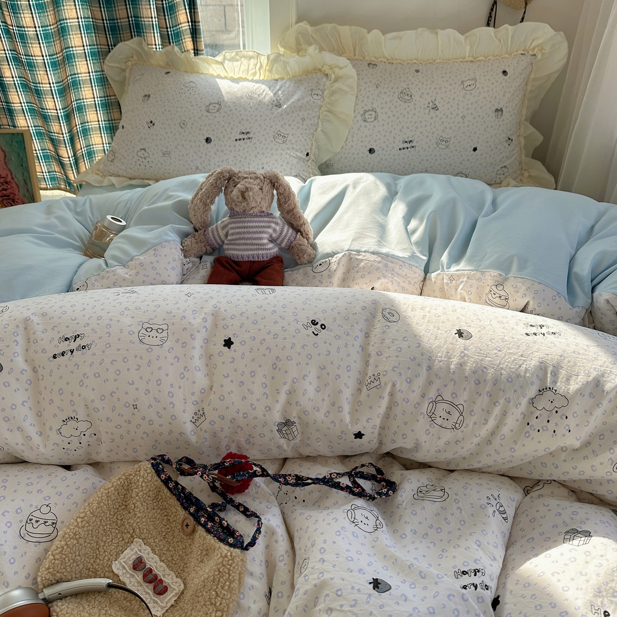 91家纺网 家纺一手货源 找家纺 顾里家纺 2026新款春日碎花大花边云感棉四件套（床笠属于定制 后期不予退换） 蓝豹小猫