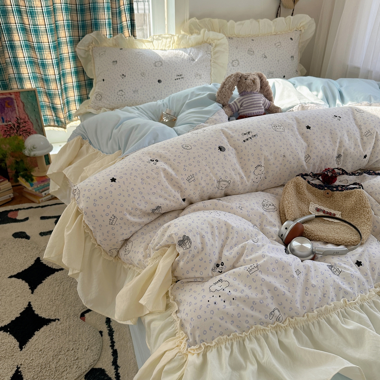 91家纺网 家纺一手货源 找家纺 顾里家纺 2026新款春日碎花大花边云感棉四件套（床笠属于定制 后期不予退换） 蓝豹小猫