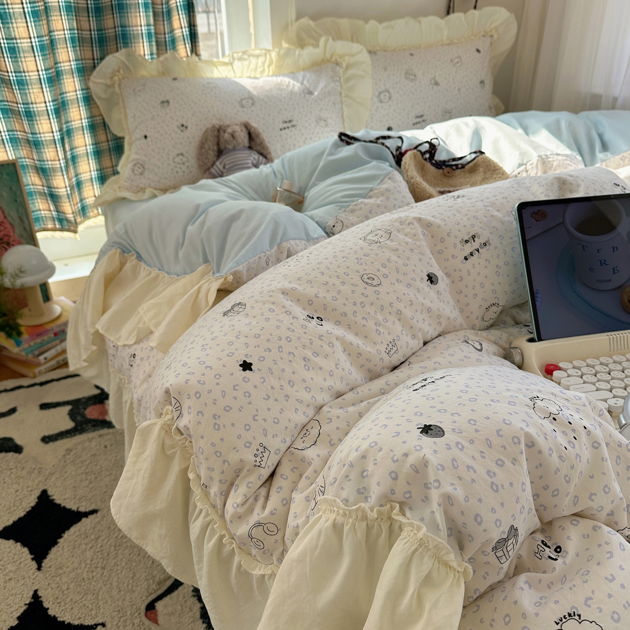 91家纺网 家纺一手货源 找家纺 顾里家纺 2026新款春日碎花大花边云感棉四件套（床笠属于定制 后期不予退换） 蓝豹小猫