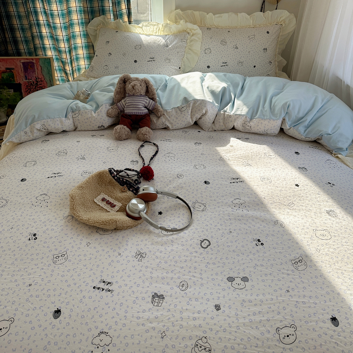 91家纺网 家纺一手货源 找家纺 顾里家纺 2026新款春日碎花大花边云感棉四件套（床笠属于定制 后期不予退换） 蓝豹小猫