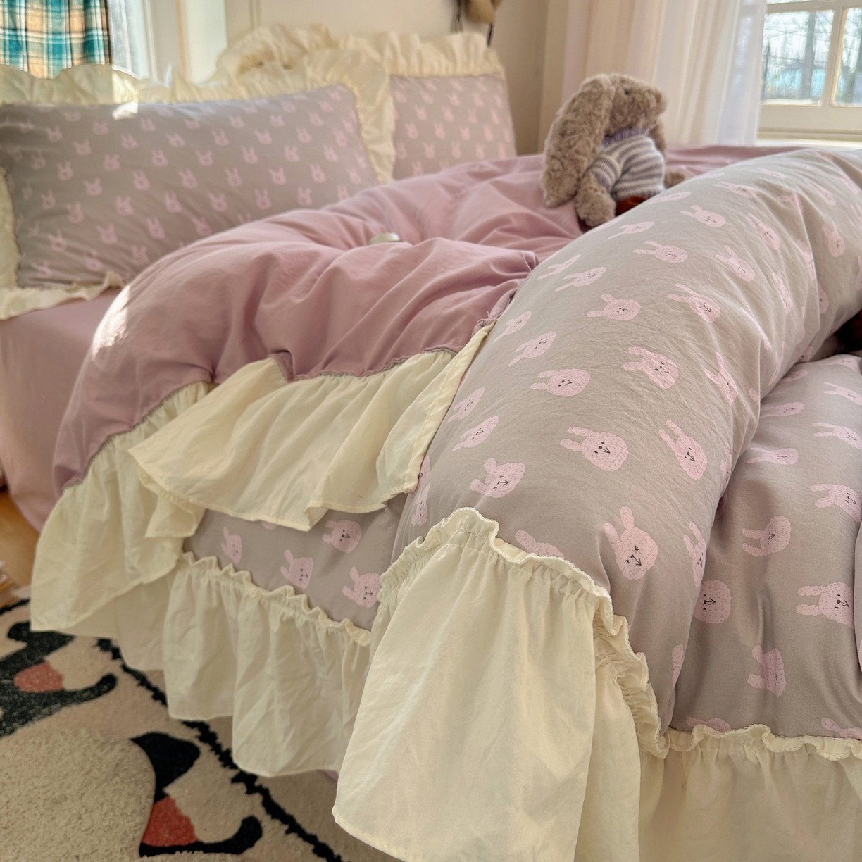 91家纺网 家纺一手货源 找家纺 顾里家纺 2026新款春日碎花大花边云感棉四件套（床笠属于定制 后期不予退换） 梦幻粉兔