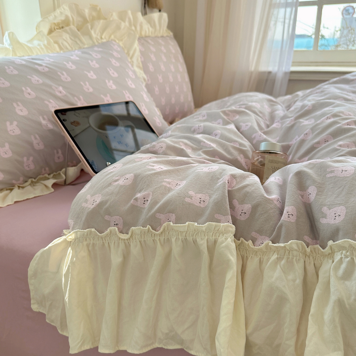 91家纺网 家纺一手货源 找家纺 顾里家纺 2026新款春日碎花大花边云感棉四件套（床笠属于定制 后期不予退换） 梦幻粉兔