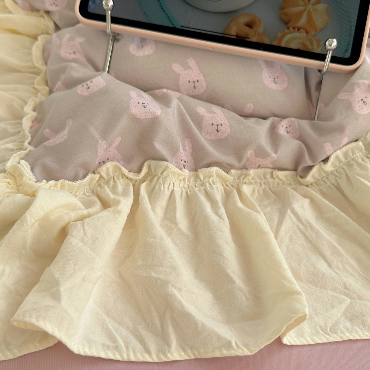 91家纺网 家纺一手货源 找家纺 顾里家纺 2026新款春日碎花大花边云感棉四件套（床笠属于定制 后期不予退换） 梦幻粉兔