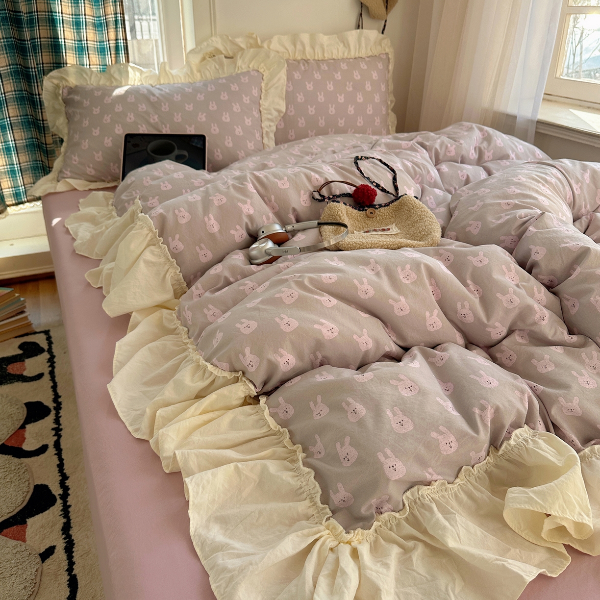 91家纺网 家纺一手货源 找家纺 顾里家纺 2026新款春日碎花大花边云感棉四件套（床笠属于定制 后期不予退换） 梦幻粉兔