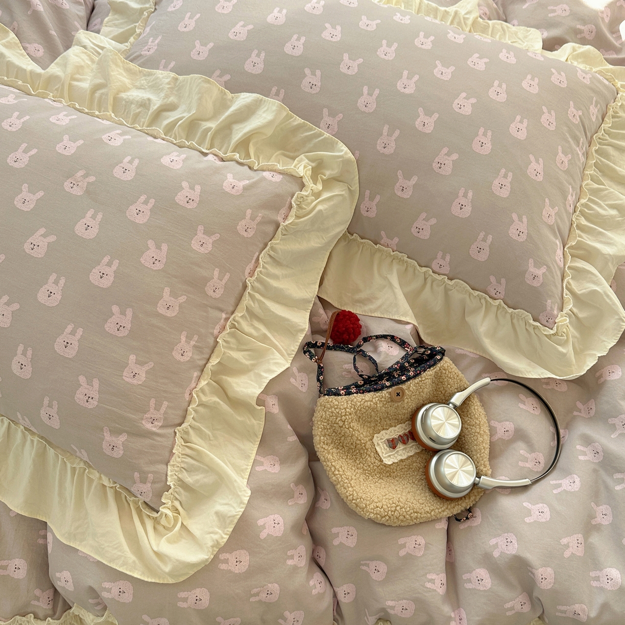 91家纺网 家纺一手货源 找家纺 顾里家纺 2026新款春日碎花大花边云感棉四件套（床笠属于定制 后期不予退换） 梦幻粉兔