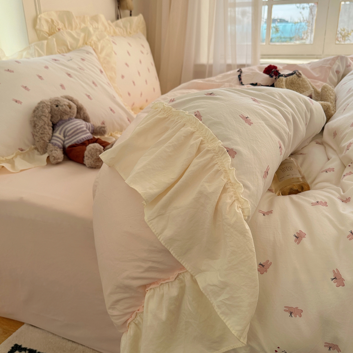 91家纺网 家纺一手货源 找家纺 顾里家纺 2026新款春日碎花大花边云感棉四件套（床笠属于定制 后期不予退换） 玩偶粉兔