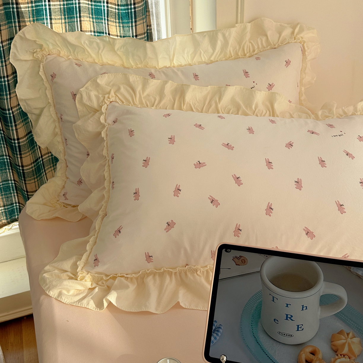 91家纺网 家纺一手货源 找家纺 顾里家纺 2026新款春日碎花大花边云感棉四件套（床笠属于定制 后期不予退换） 玩偶粉兔