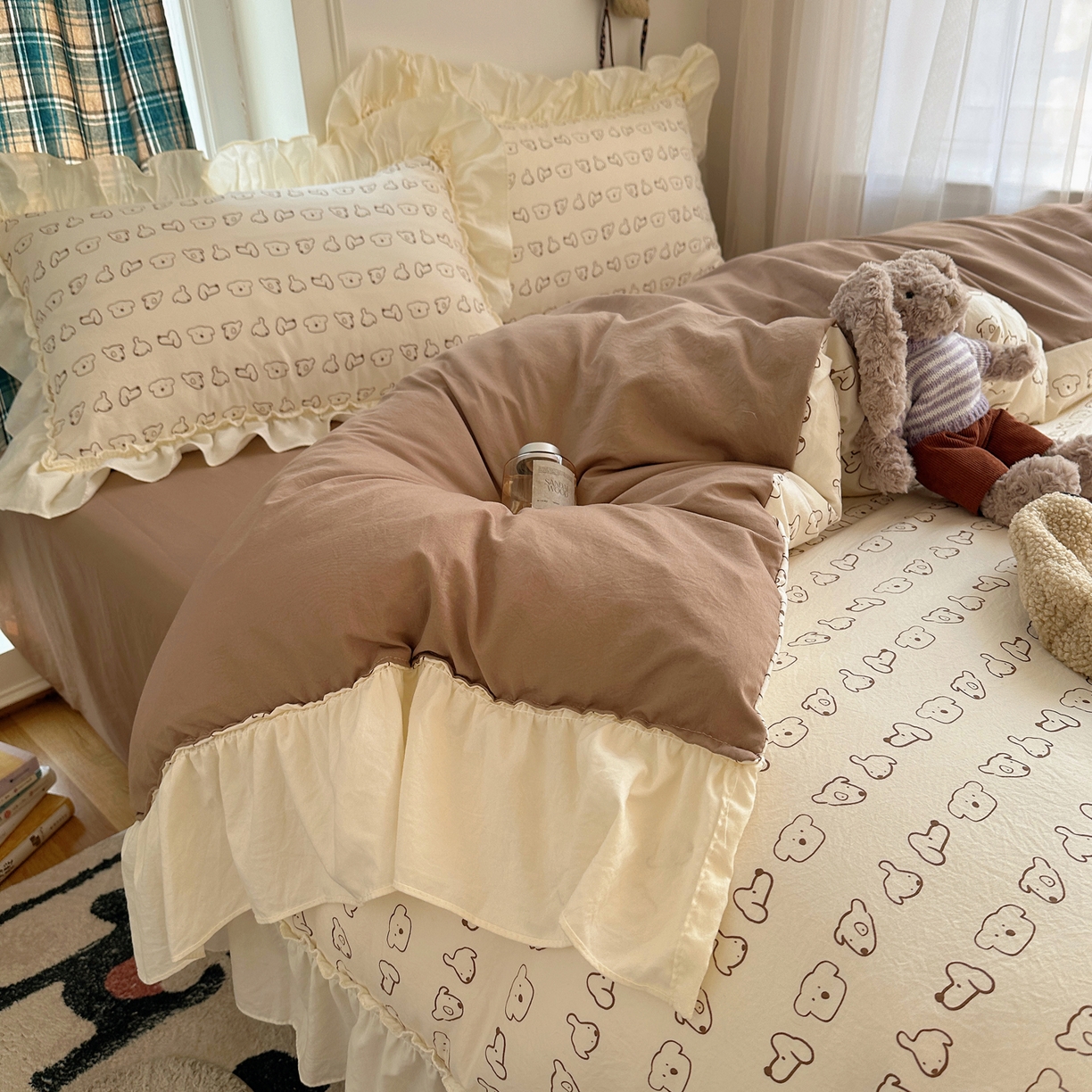 91家纺网 家纺一手货源 找家纺 顾里家纺 2026新款春日碎花大花边云感棉四件套（床笠属于定制 后期不予退换） 线条表情狗