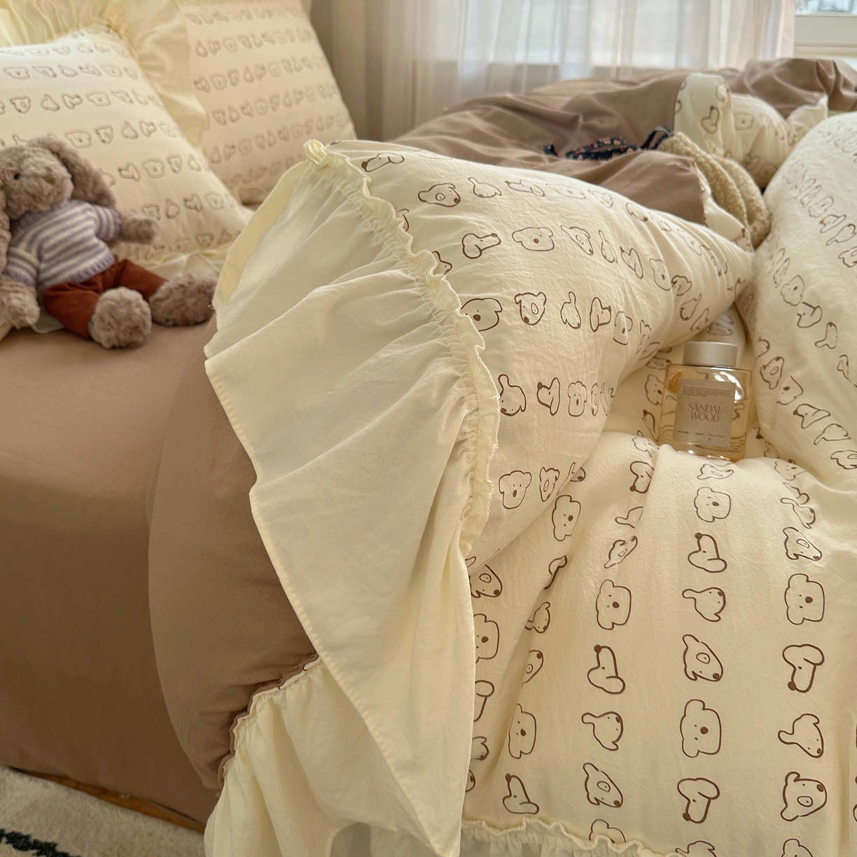 91家纺网 家纺一手货源 找家纺 顾里家纺 2026新款春日碎花大花边云感棉四件套（床笠属于定制 后期不予退换） 线条表情狗
