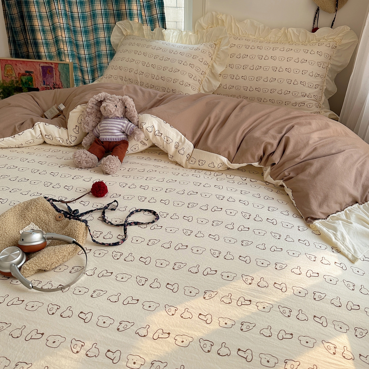 91家纺网 家纺一手货源 找家纺 顾里家纺 2026新款春日碎花大花边云感棉四件套（床笠属于定制 后期不予退换） 线条表情狗