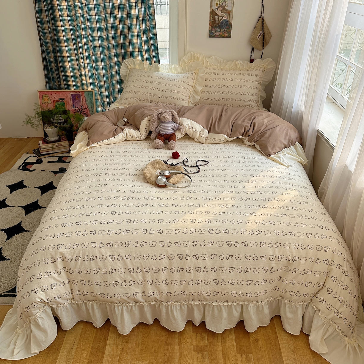 91家纺网 家纺一手货源 找家纺 顾里家纺 2026新款春日碎花大花边云感棉四件套（床笠属于定制 后期不予退换） 线条表情狗