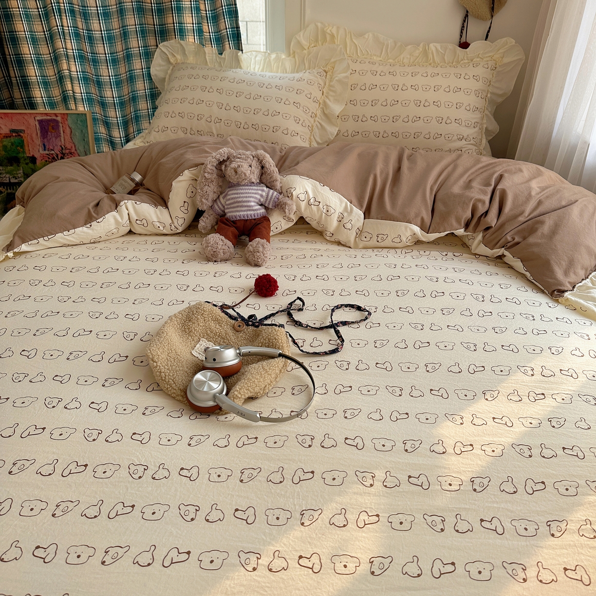 91家纺网 家纺一手货源 找家纺 顾里家纺 2026新款春日碎花大花边云感棉四件套（床笠属于定制 后期不予退换） 线条表情狗