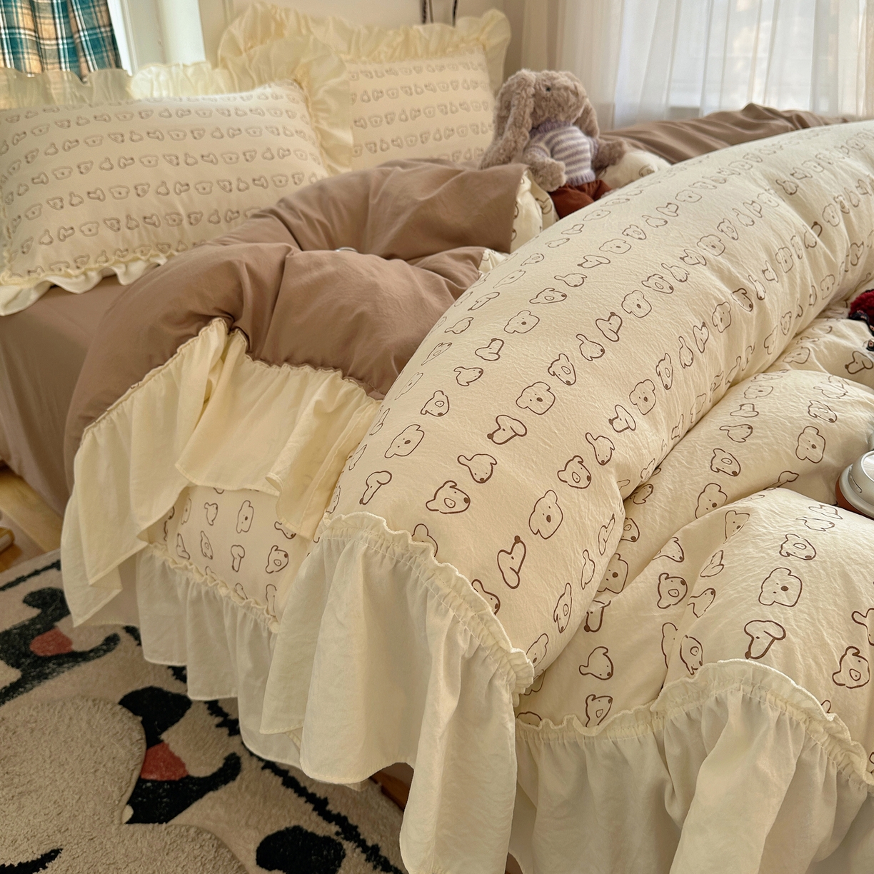 91家纺网 家纺一手货源 找家纺 顾里家纺 2026新款春日碎花大花边云感棉四件套（床笠属于定制 后期不予退换） 线条表情狗