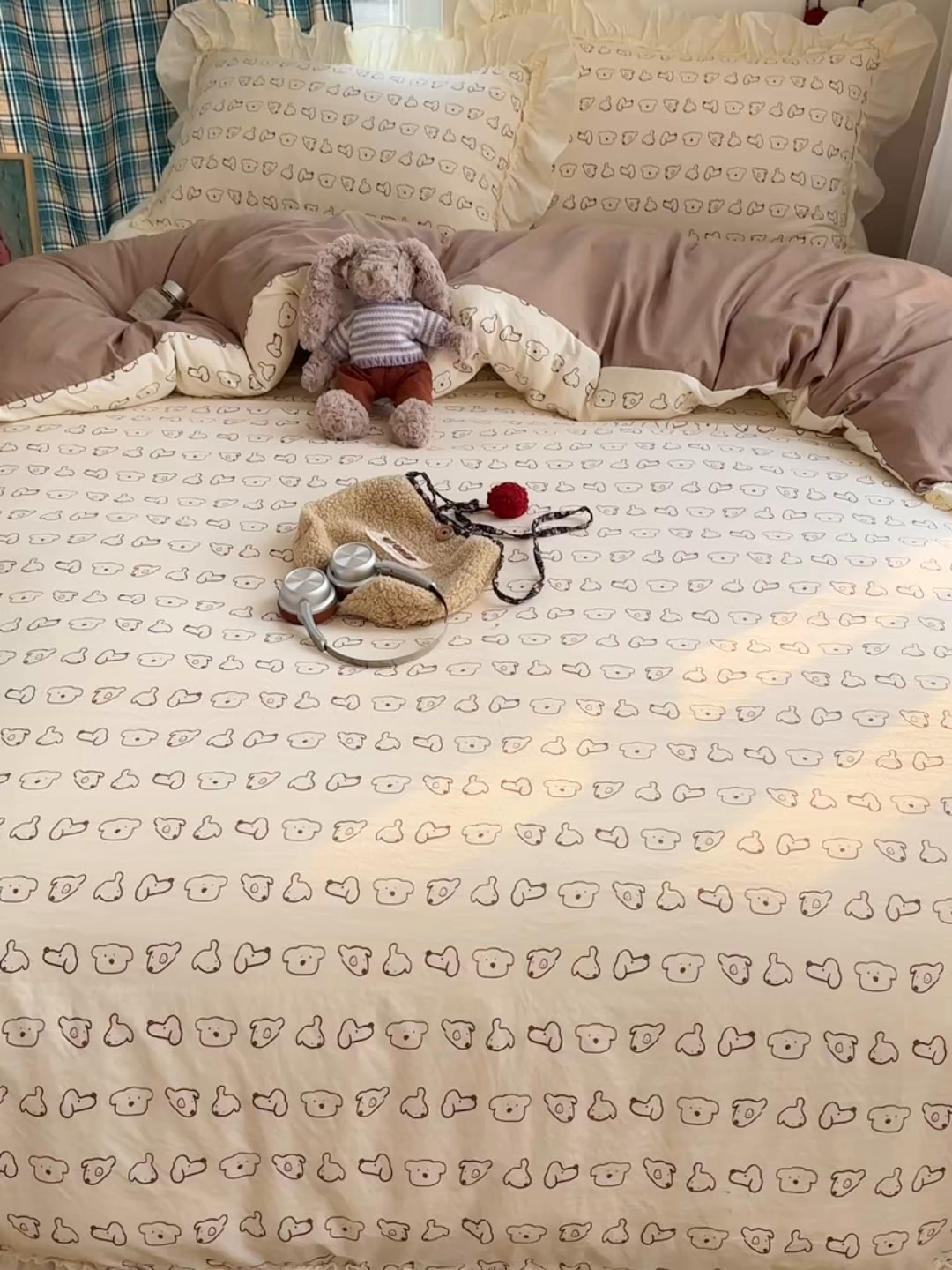 91家纺网 家纺一手货源 找家纺 顾里家纺 2026新款春日碎花大花边云感棉四件套（床笠属于定制 后期不予退换） 线条表情狗