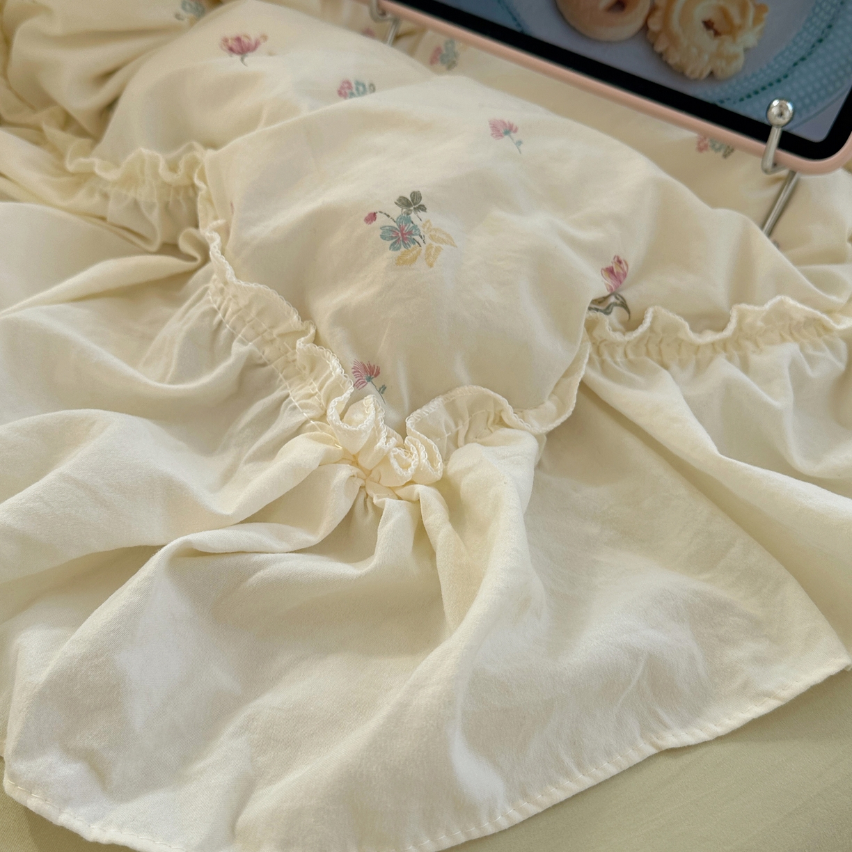 91家纺网 家纺一手货源 找家纺 顾里家纺 2026新款春日碎花大花边云感棉四件套（床笠属于定制 后期不予退换） 虞美人