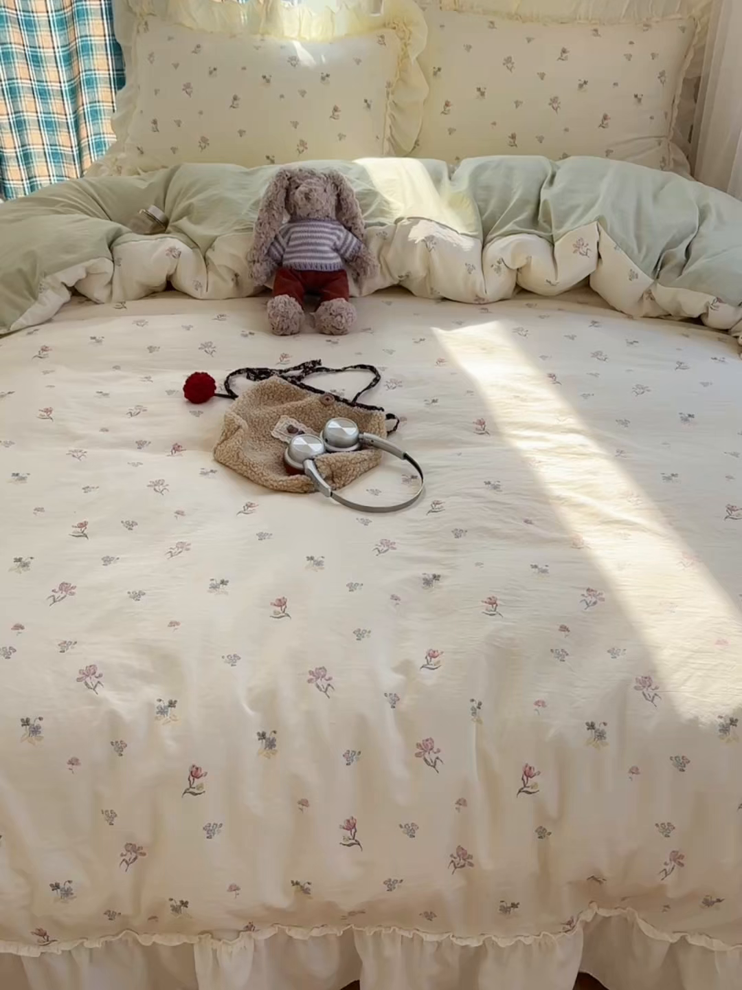 91家纺网 家纺一手货源 找家纺 顾里家纺 2026新款春日碎花大花边云感棉四件套（床笠属于定制 后期不予退换） 虞美人