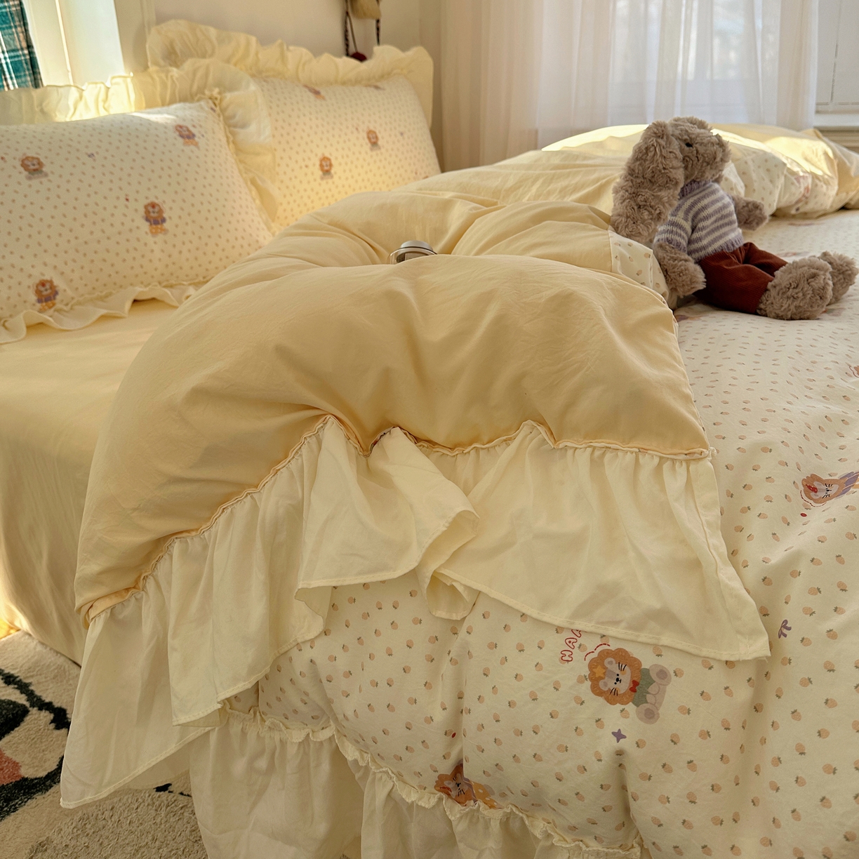 91家纺网 家纺一手货源 找家纺 顾里家纺 2026新款春日碎花大花边云感棉四件套（床笠属于定制 后期不予退换） 治愈小狮