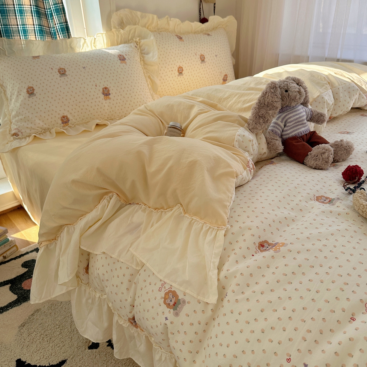 91家纺网 家纺一手货源 找家纺 顾里家纺 2026新款春日碎花大花边云感棉四件套（床笠属于定制 后期不予退换） 治愈小狮