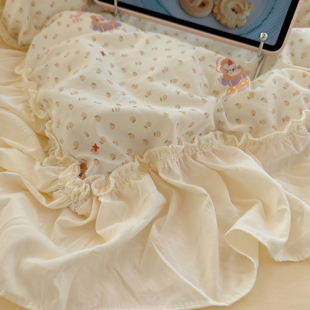 91家纺网 家纺一手货源 找家纺 顾里家纺 2026新款春日碎花大花边云感棉四件套（床笠属于定制 后期不予退换） 治愈小狮