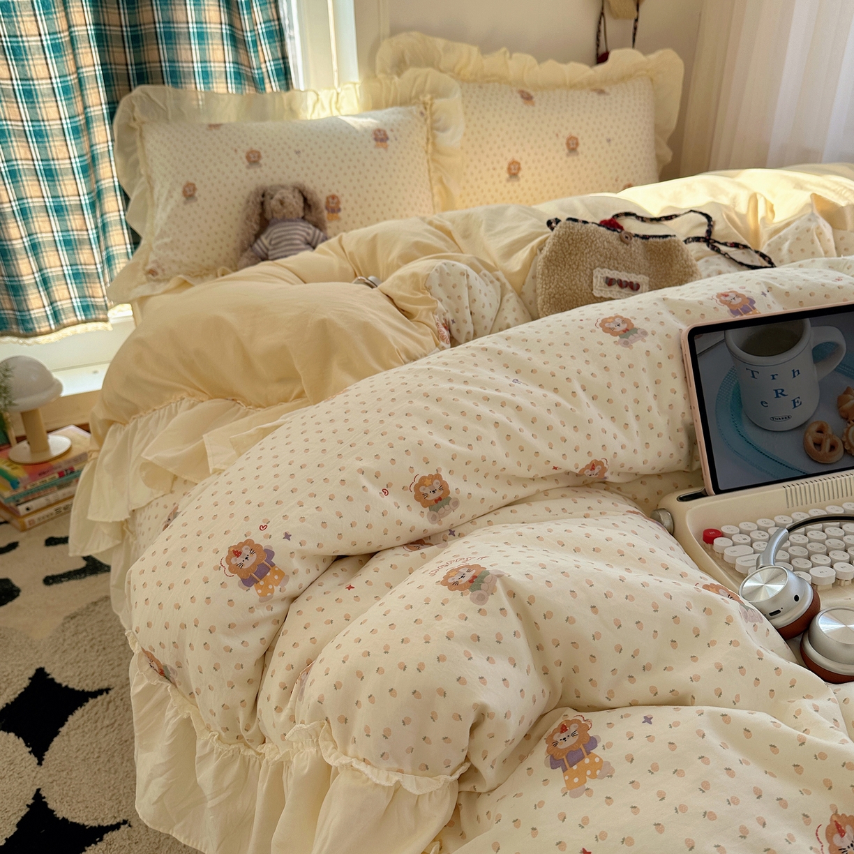 91家纺网 家纺一手货源 找家纺 顾里家纺 2026新款春日碎花大花边云感棉四件套（床笠属于定制 后期不予退换） 治愈小狮