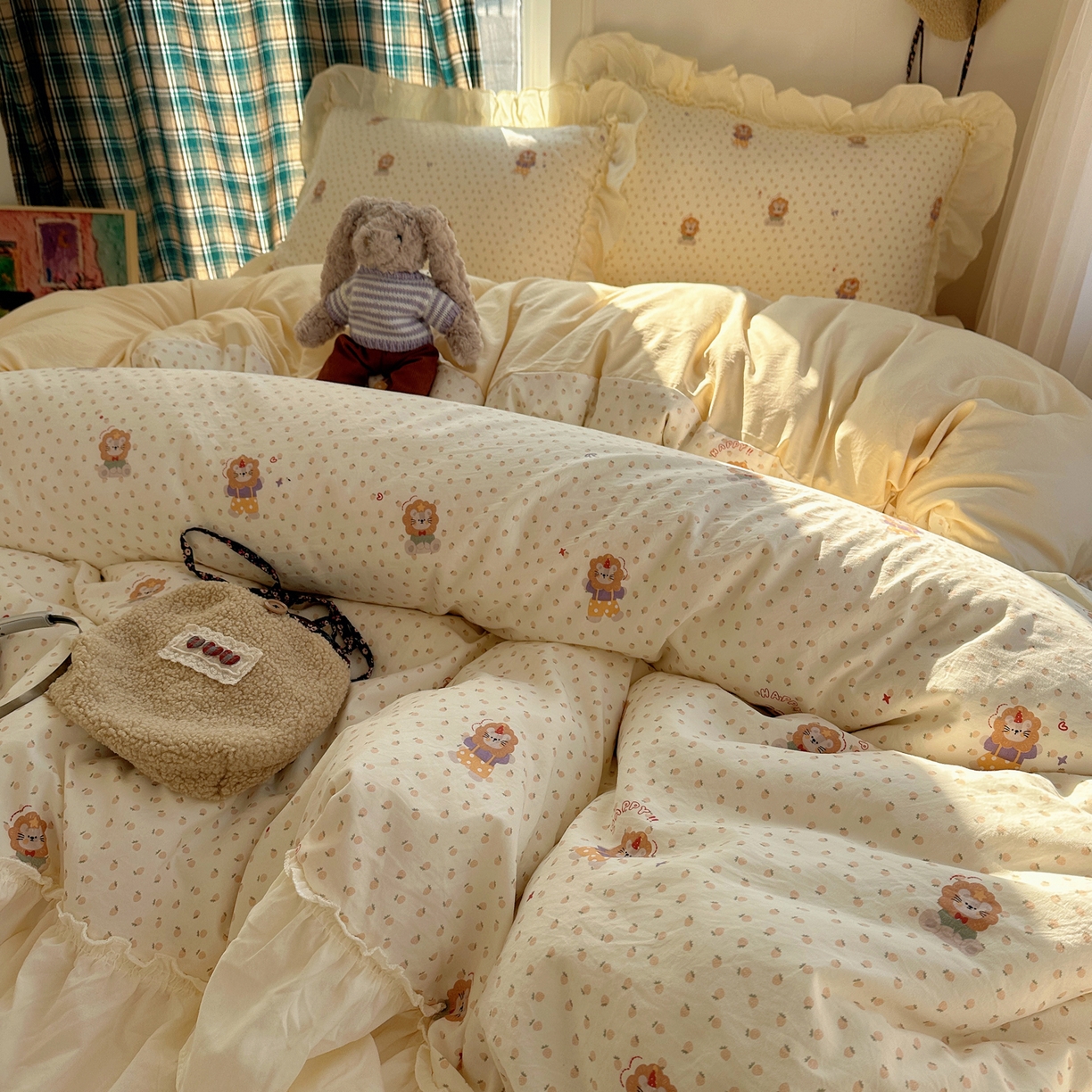 91家纺网 家纺一手货源 找家纺 顾里家纺 2026新款春日碎花大花边云感棉四件套（床笠属于定制 后期不予退换） 治愈小狮