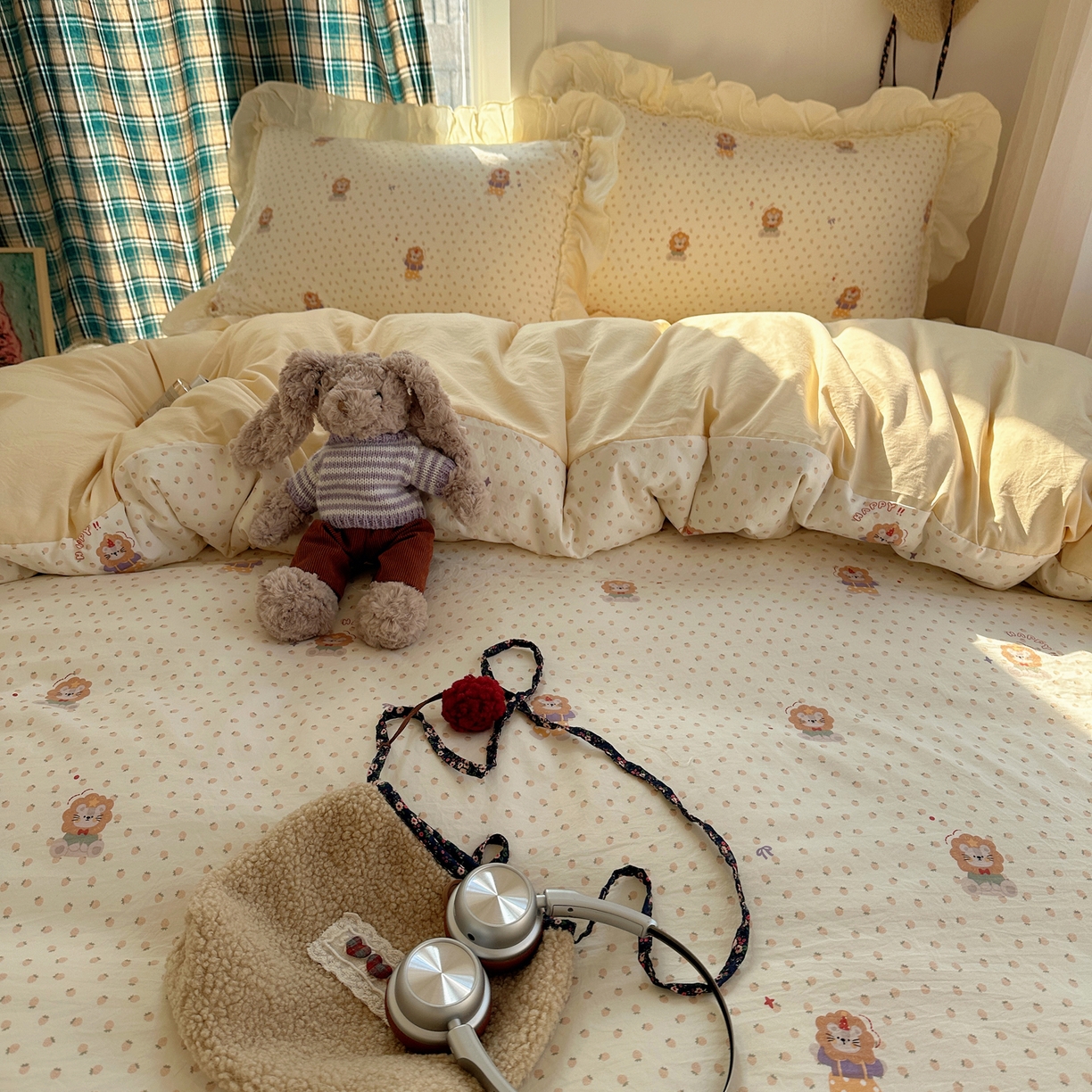 91家纺网 家纺一手货源 找家纺 顾里家纺 2026新款春日碎花大花边云感棉四件套（床笠属于定制 后期不予退换） 治愈小狮