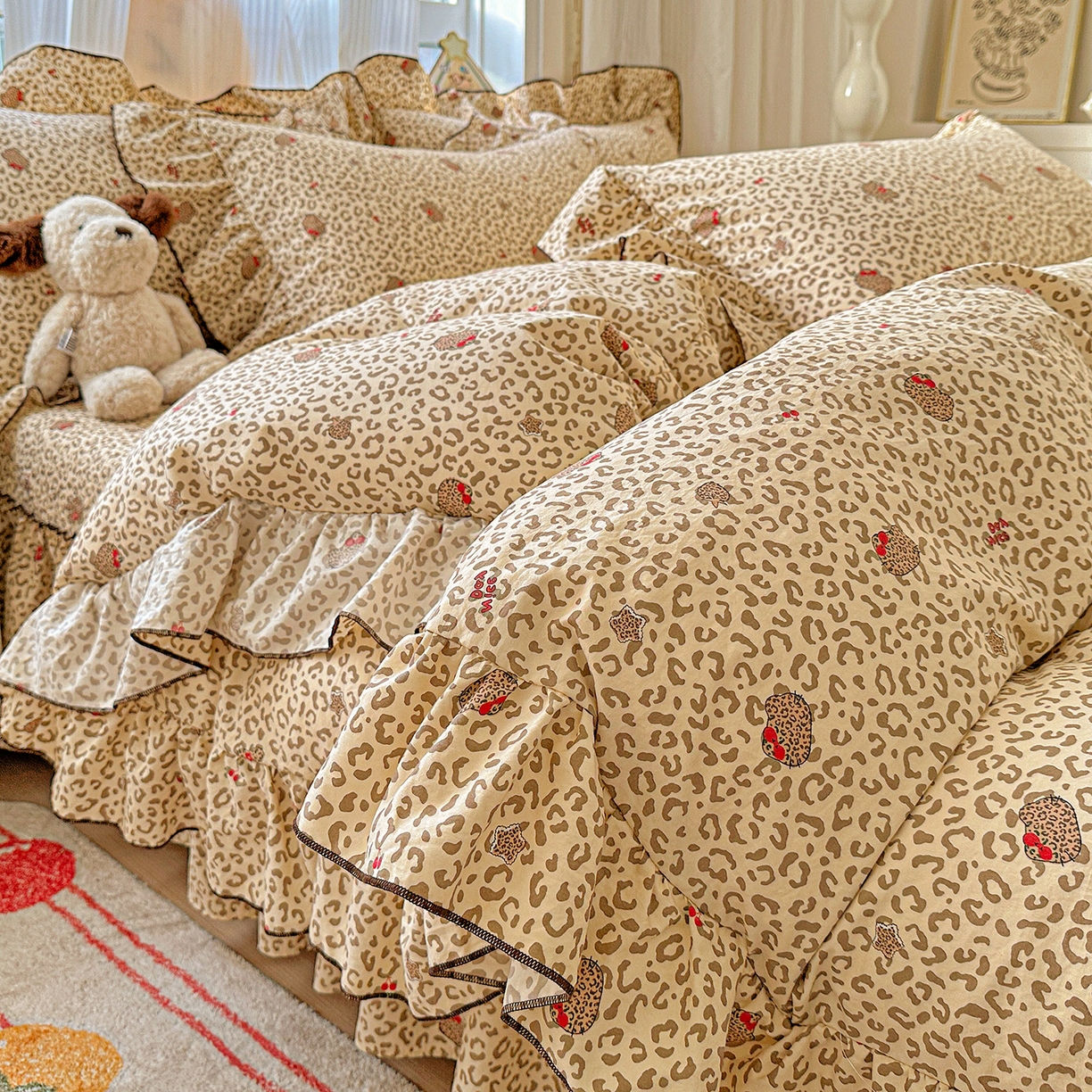 91家纺网 家纺一手货源 找家纺 家维家纺 2026新款(常年不断货）韩式双层花边复古棉感床盖四件套 小困豹猫