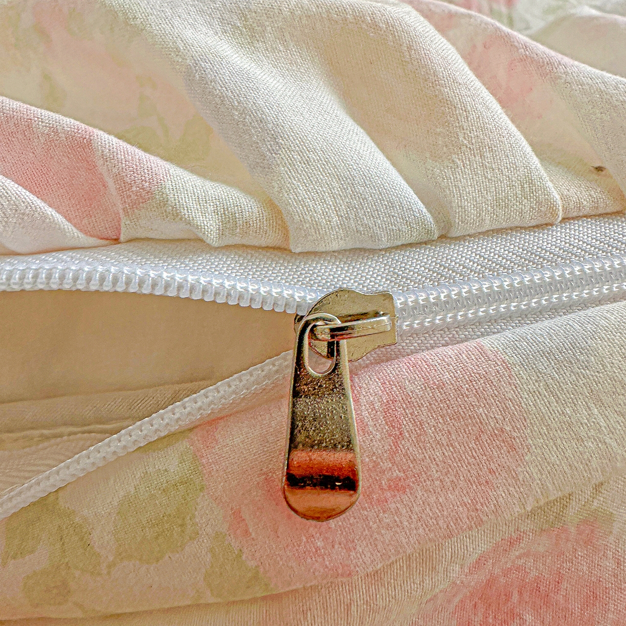 91家纺网 家纺一手货源 找家纺 家维家纺 2026新款(常年不断货）韩式双层花边复古棉感床盖四件套 春日礼盒