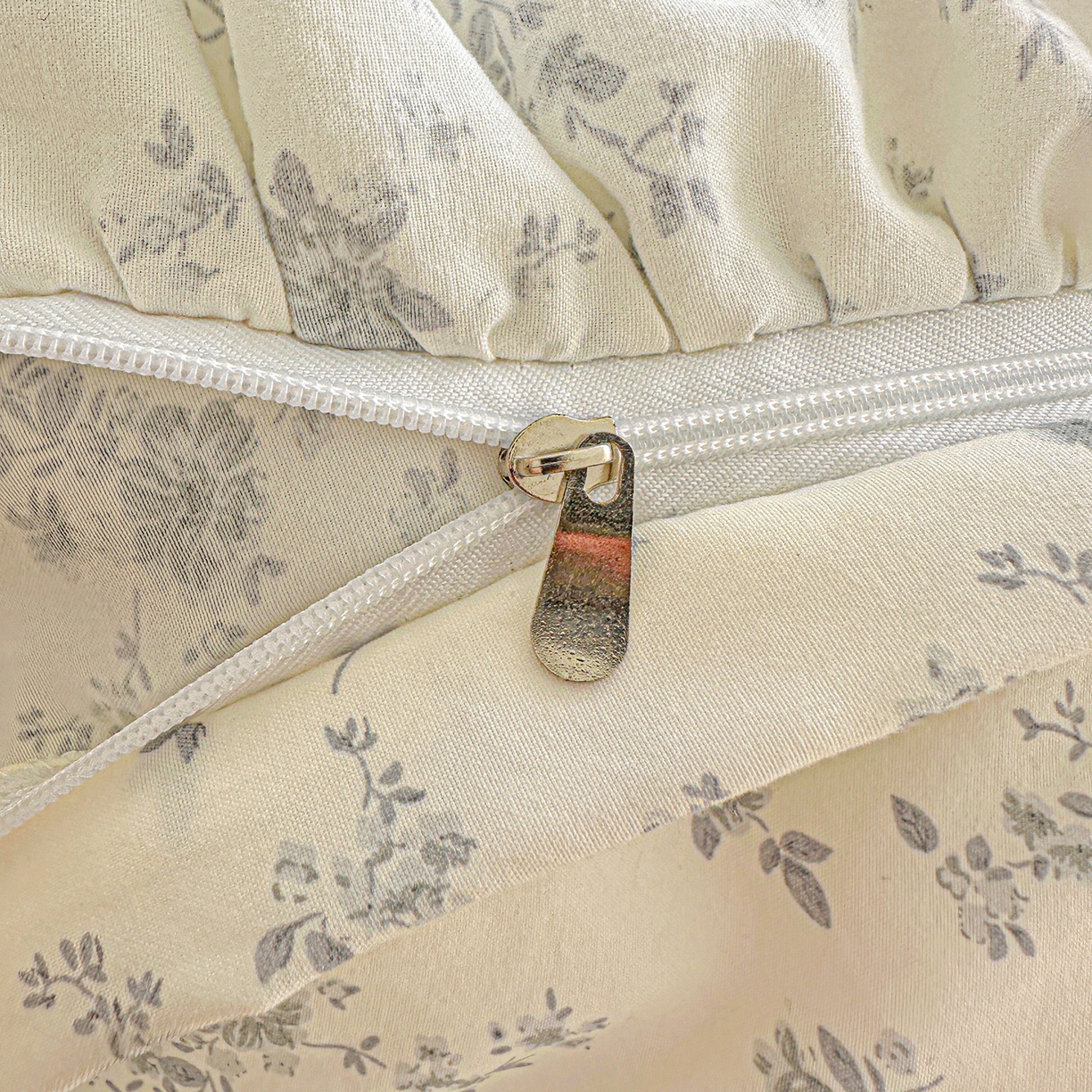 91家纺网 家纺一手货源 找家纺 家维家纺 2026新款(常年不断货）韩式双层花边复古棉感床盖四件套 花枝棠