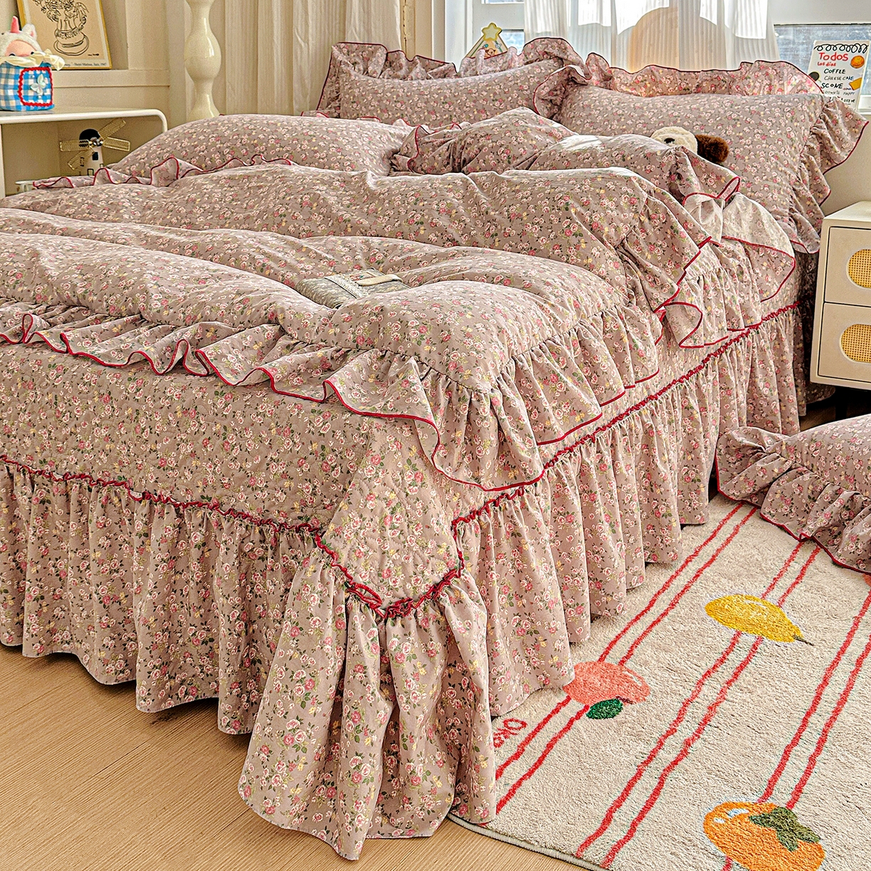 91家纺网 家纺一手货源 找家纺 家维家纺 2026新款(常年不断货）韩式双层花边复古棉感床盖四件套 花园