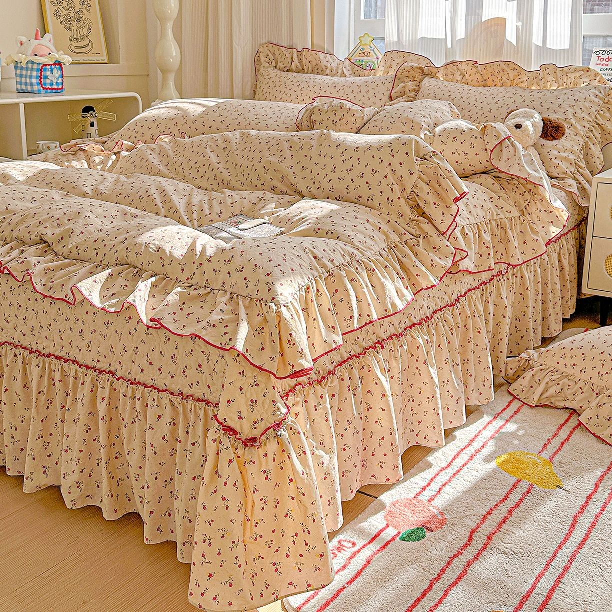 91家纺网 家纺一手货源 找家纺 家维家纺 2026新款(常年不断货）韩式双层花边复古棉感床盖四件套 枝花间