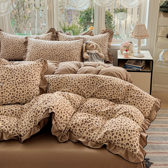 91家纺网 家纺一手货源 找家纺 莱越家纺 2026新款A类仿棉四件套古法水洗棉法式工艺花边四件套 豹纹kit