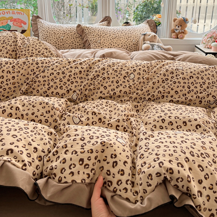 91家纺网 家纺一手货源 找家纺 莱越家纺 2026新款A类仿棉四件套古法水洗棉法式工艺花边四件套 豹纹kit