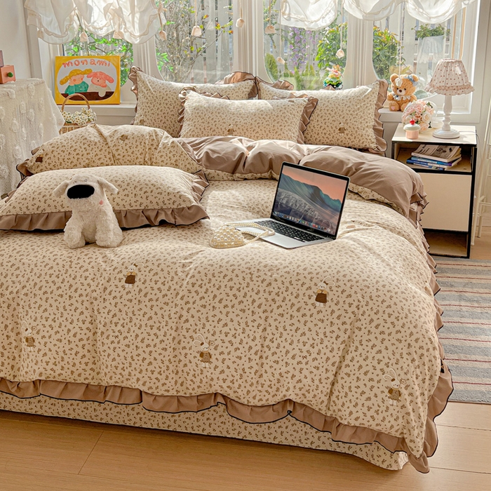 91家纺网 家纺一手货源 找家纺 莱越家纺 2026新款A类仿棉四件套古法水洗棉法式工艺花边四件套 花园兔