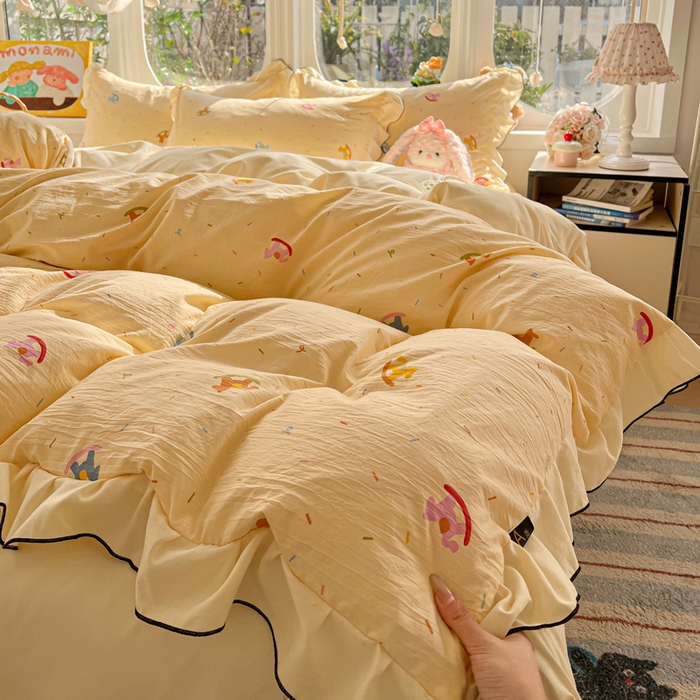 91家纺网 家纺一手货源 找家纺 莱越家纺 2026新款A类仿棉四件套古法水洗棉法式工艺花边四件套 童年木马