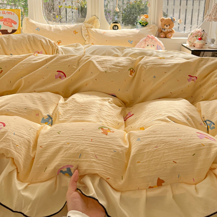 91家纺网 家纺一手货源 找家纺 莱越家纺 2026新款A类仿棉四件套古法水洗棉法式工艺花边四件套 童年木马