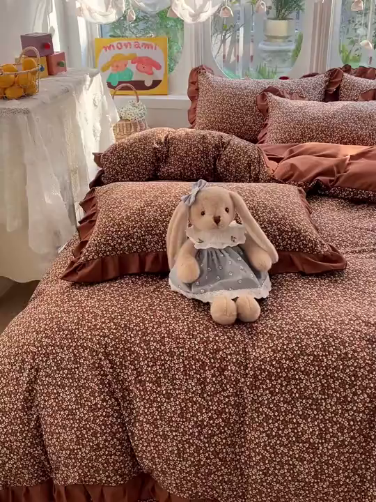 91家纺网 家纺一手货源 找家纺 莱越家纺 2026新款A类仿棉四件套古法水洗棉法式工艺花边四件套 秋意浓