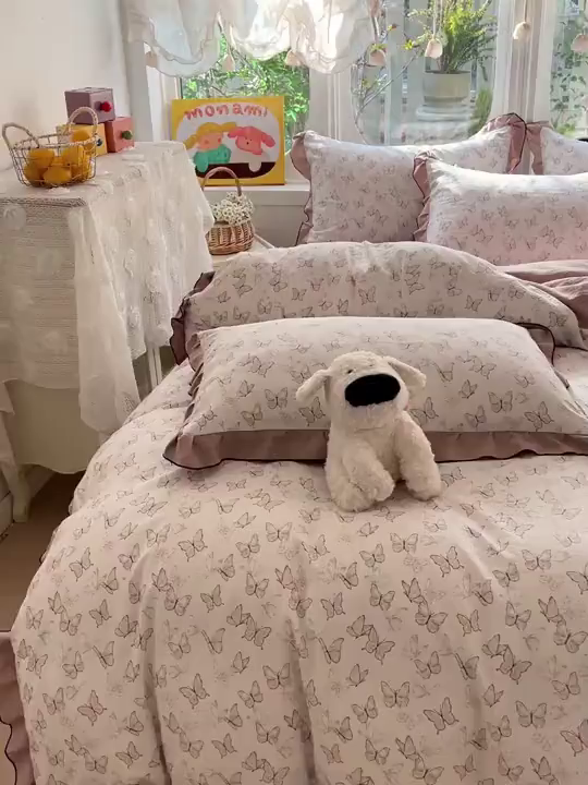 91家纺网 家纺一手货源 找家纺 莱越家纺 2026新款A类仿棉四件套古法水洗棉法式工艺花边四件套 蝴蝶纷飞