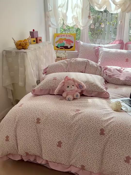 91家纺网 家纺一手货源 找家纺 莱越家纺 2026新款A类仿棉四件套古法水洗棉法式工艺花边四件套 呆萌狗