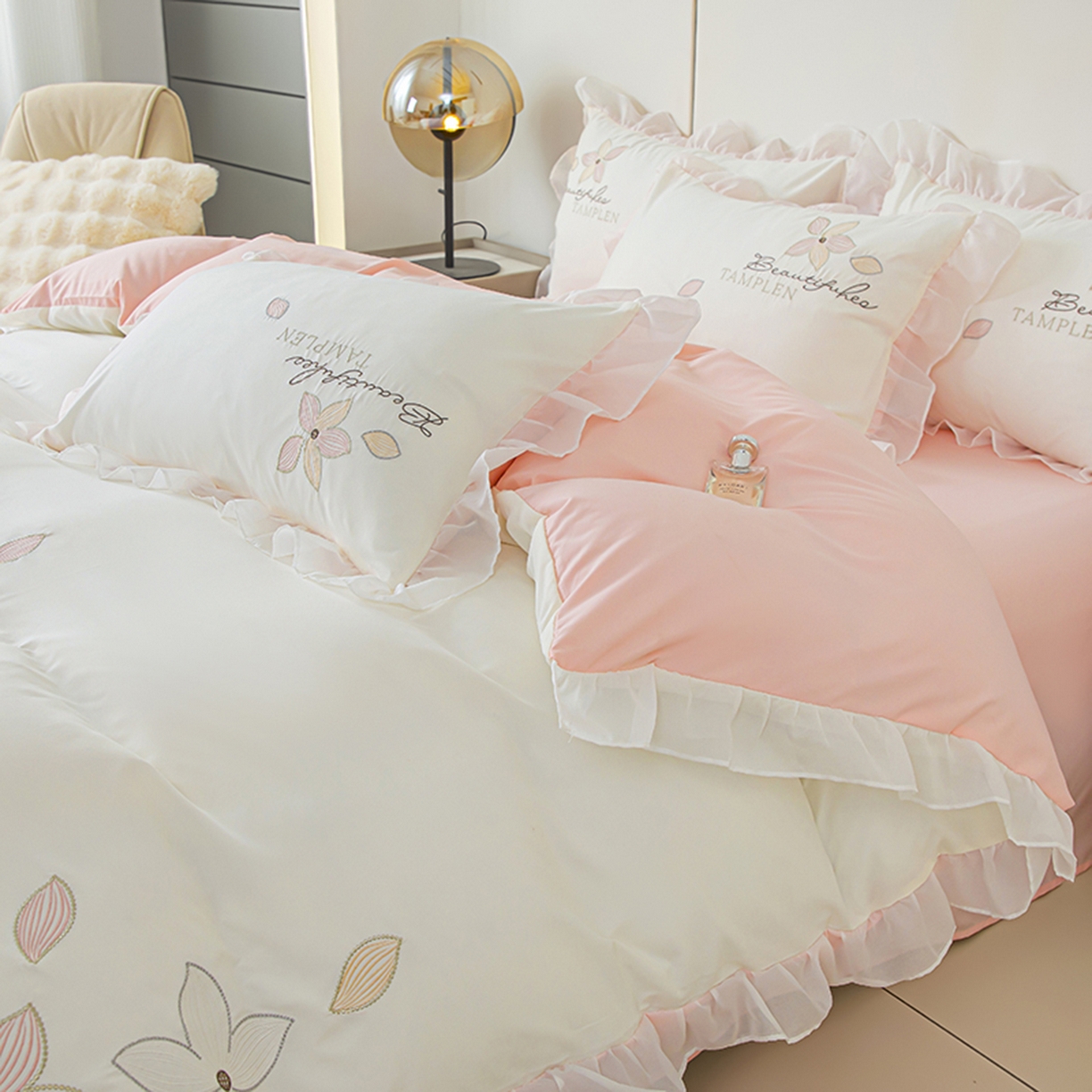 91家纺网 家纺一手货源 找家纺 木子家纺 2026新款水洗棉刺绣四件套-花颜系列 花颜-茶白玉